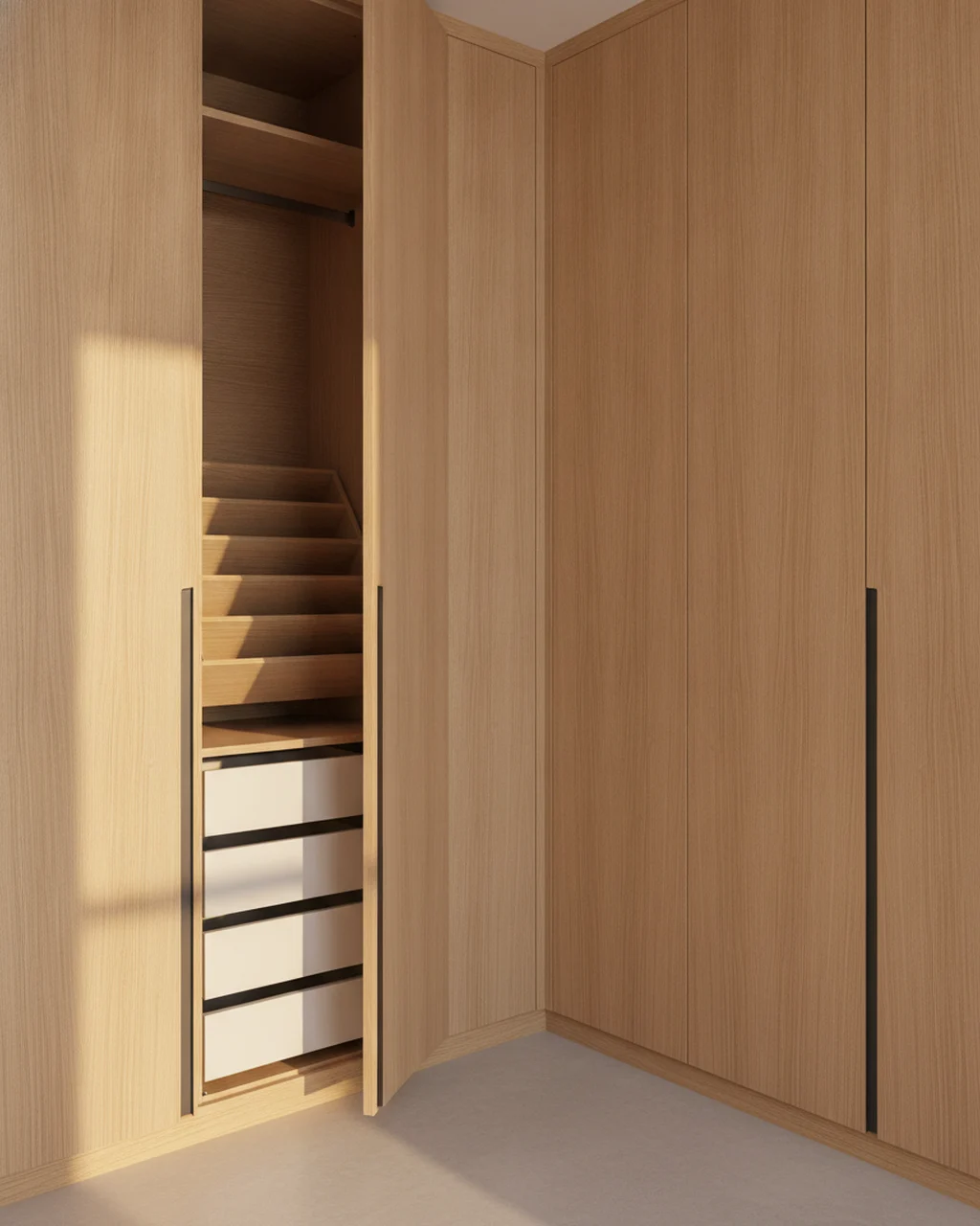 Closet em L com portas de carvalho até o teto e sapateira inclinada (imagem ilustrativa)